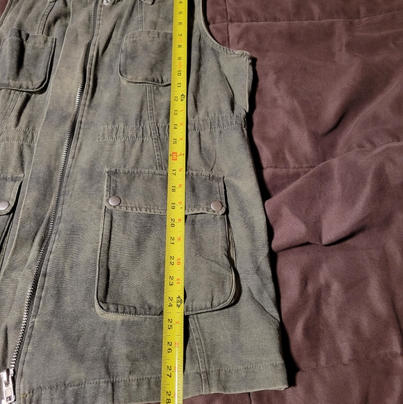 Army green and camo utility vest - Picture 12 of 12